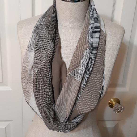 Scarf - Picture 3 of 4